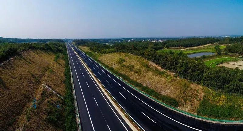 为提升省际公路通达能力,我省着力实施省际公路畅通工程,开展高速公路