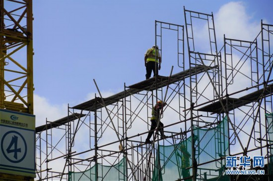 中国港湾科伦坡房建项目封顶