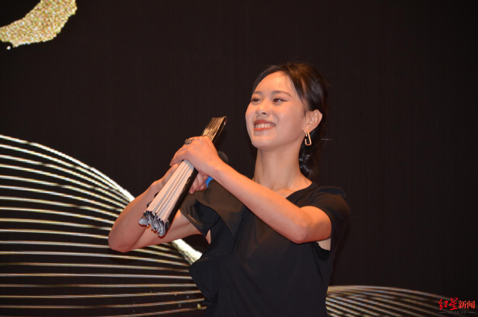 "女侠"凌云而与凌云搭档的则是青年演员马可,他曾在《花千骨》扮演