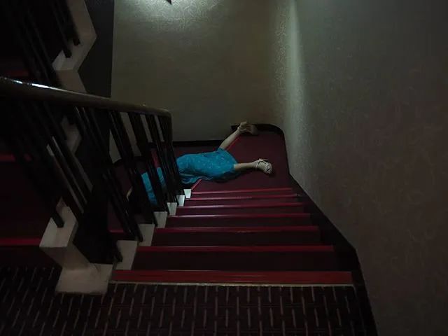 日本甜美护士狂爱自制凶杀现场,靠各种装死照从ins红到电视上!