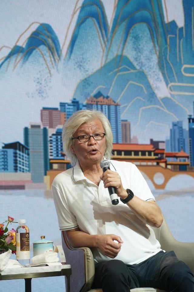 梁平诗人要学会欣赏他人傅天琳今天我想谈谈40后诗人诗坛大咖相聚聊的