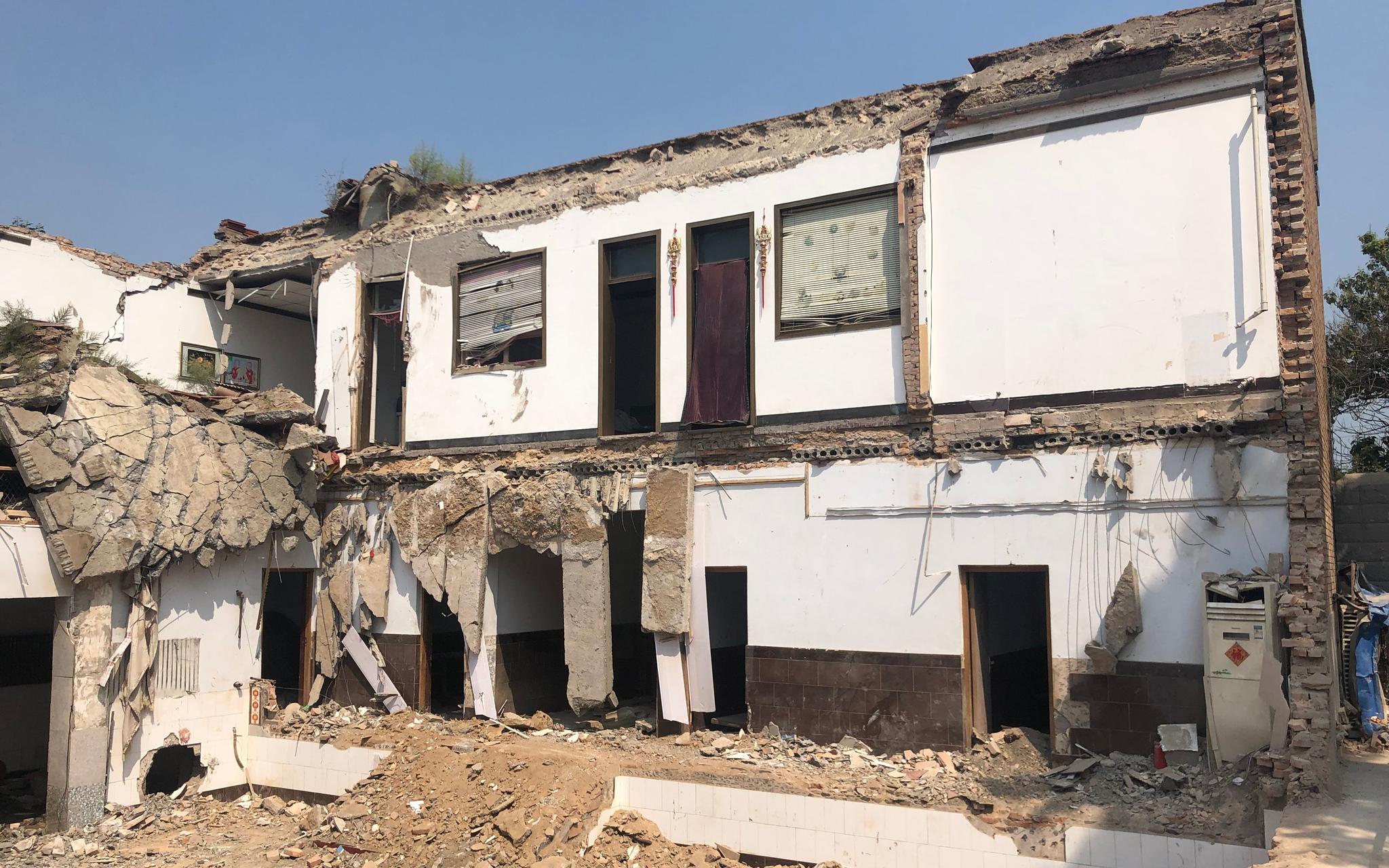 8月30日，坍塌后的饭店宴会厅一侧。新京报记者 向凯 摄