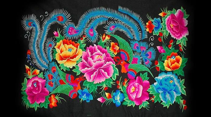 彝族刺绣 图源:永仁县人民政府网站→楚雄大姚县(游览昙华乡彝族传统