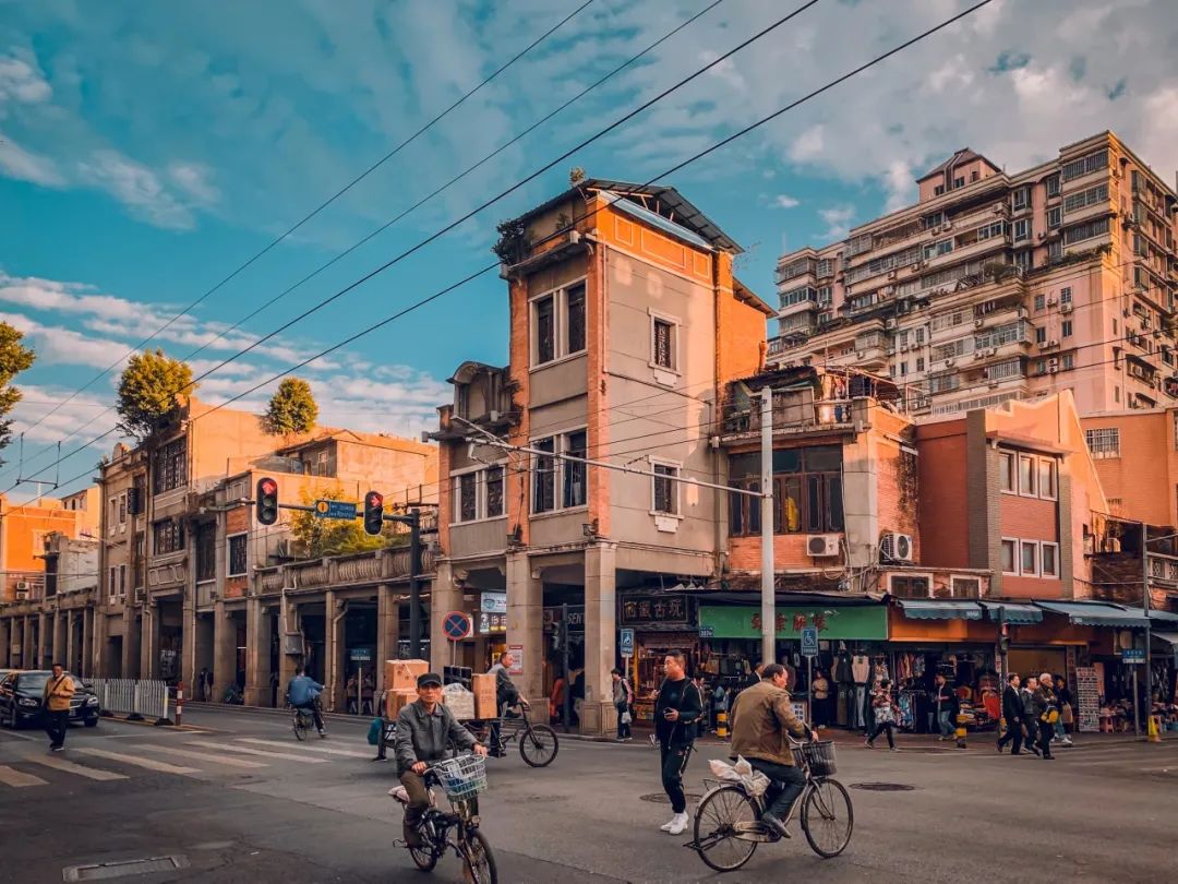 为什么要对古老城市街头雕塑下“毒手” 巴塞罗那与广州的街头艺术有什么特色