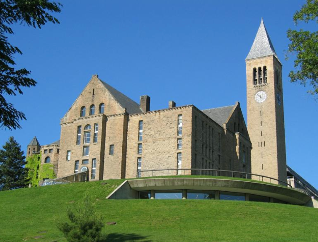 网红女大学生不顾疫情组织派对,全校集体请愿开除她.