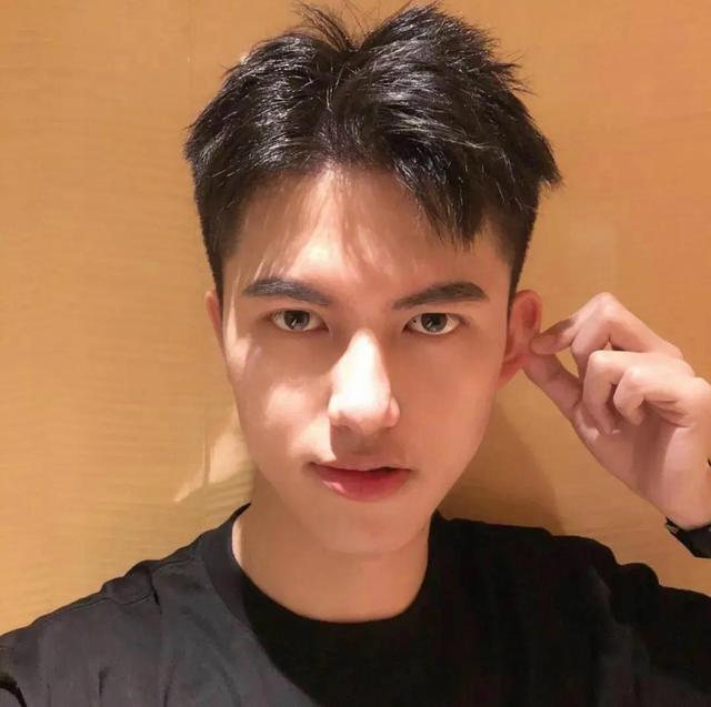 男生不要留"过耳"发型了,这4款短发干净帅气,很适合天热剪|发型|头发