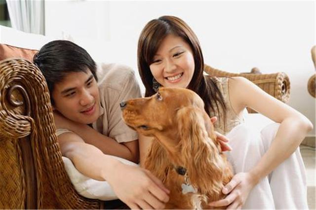 前央视主播街头孤独吃冰棍，遭网友群嘲：不婚不育的人生太悲惨休闲区蓝鸢梦想 - Www.slyday.coM