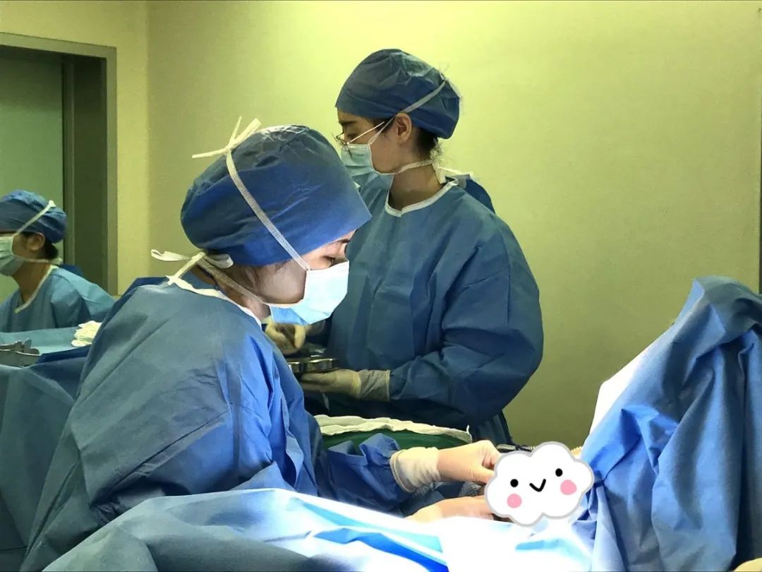 壹生资讯-中国专家成功实施腔镜辅助双侧血管蒂DIEP皮瓣乳房再造手术