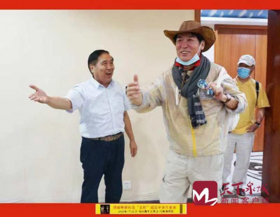 "武松扮演者祝延平(右),鲁智深扮演者于守金(左),辛安(中)合影1984年