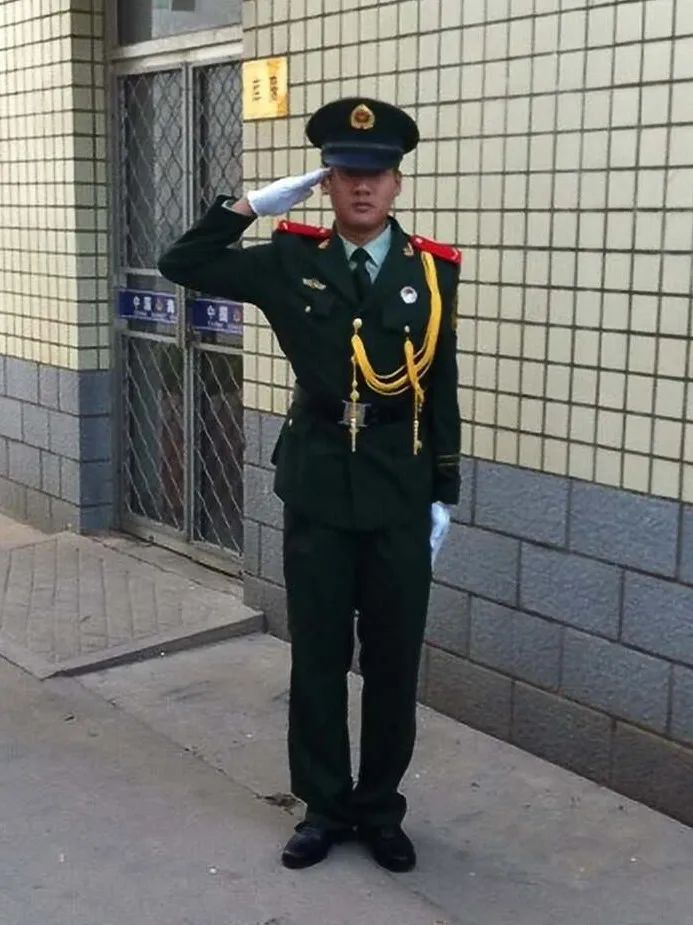 军旅使我百炼成钢,从警路上初心不忘