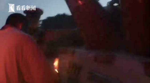 视频｜女子计划徒步上千公里 却将婴儿车推上高速...休闲区蓝鸢梦想 - Www.slyday.coM