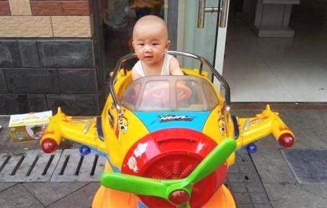夏天带孩子坐"摇摇车",这些问题不可忽视,避免"摇"出危险