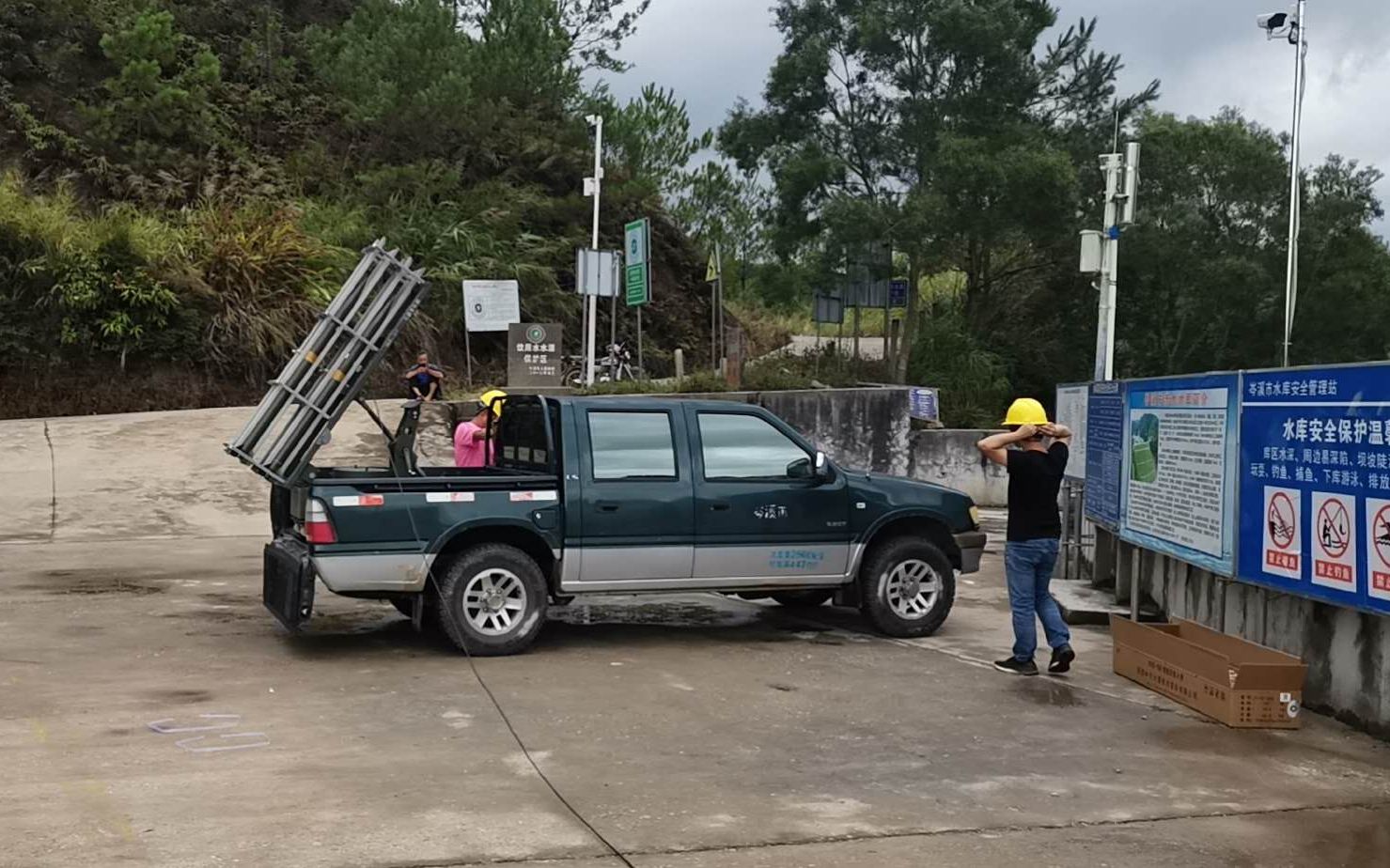  岑溪市相关部门进行人工增雨。受访者供图