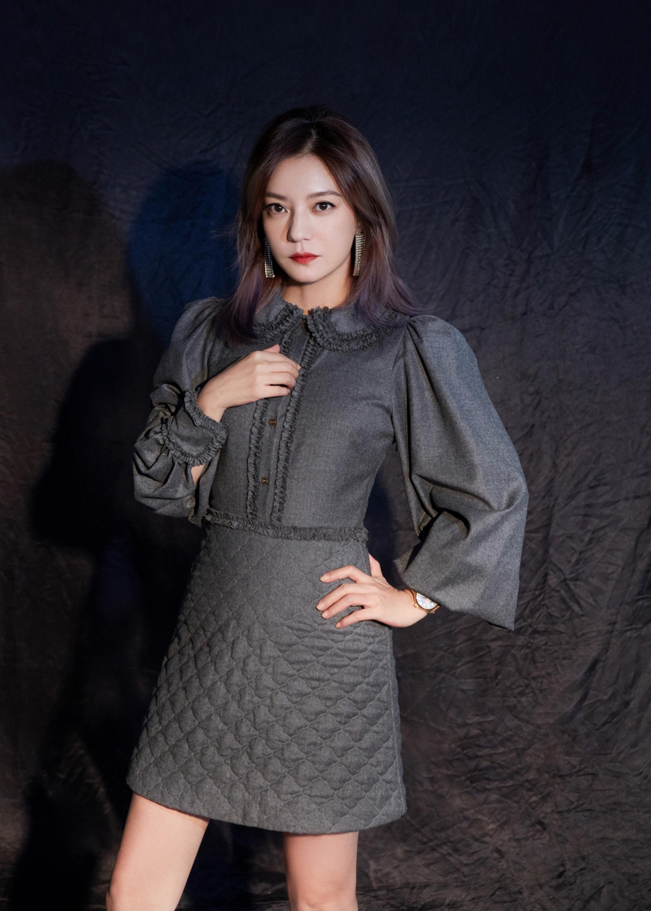 赵薇身着连衣裙 珠宝配饰更精致