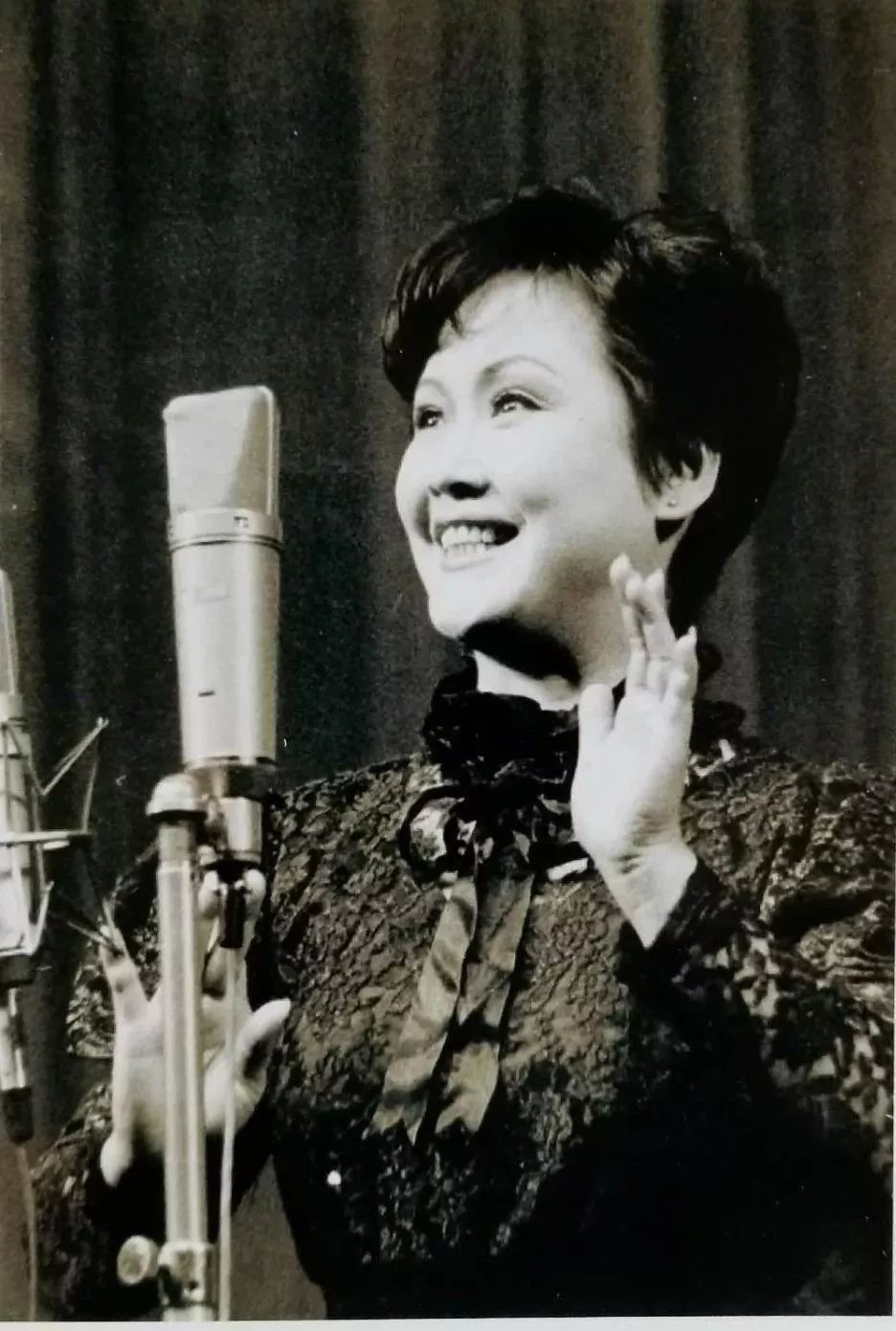 女歌手她是七八十年代备受宠爱就唱遍祖国大江南北《我和我的祖国》像