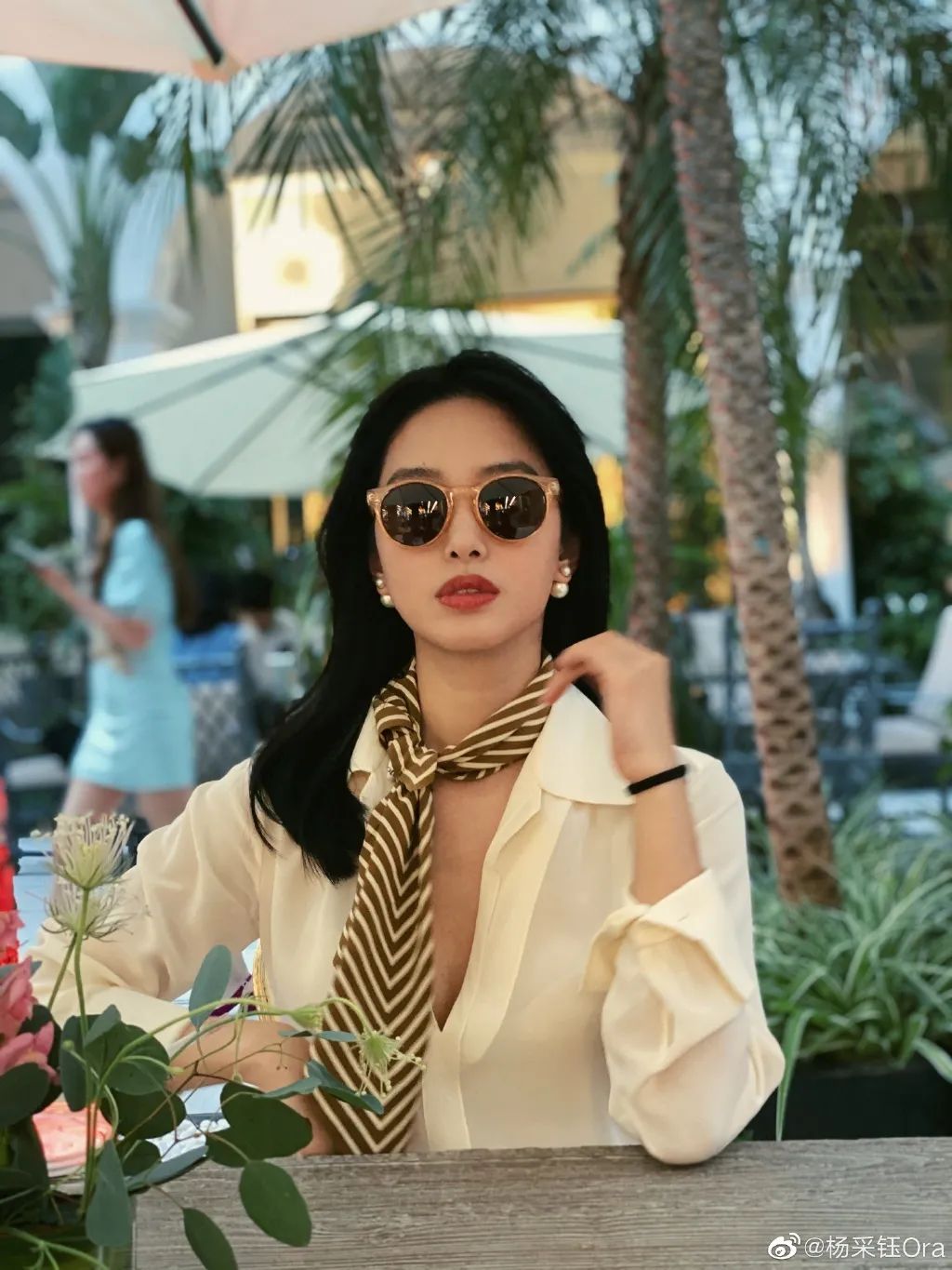 把少女感和熟女感结合 杨采钰的衣品我爱啦
