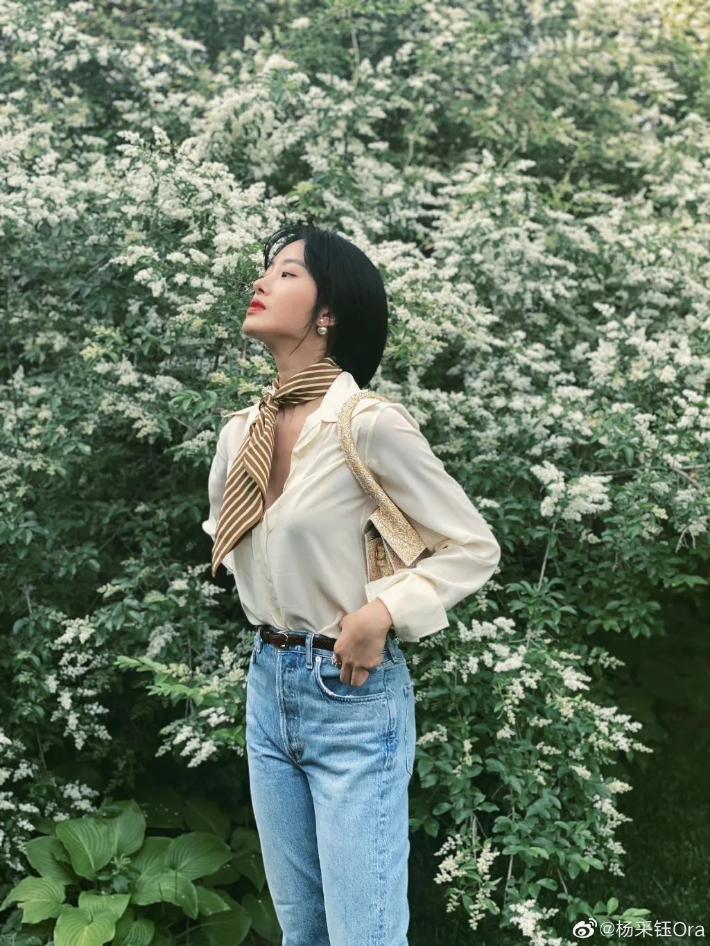 把少女感和熟女感结合 杨采钰的衣品我爱啦