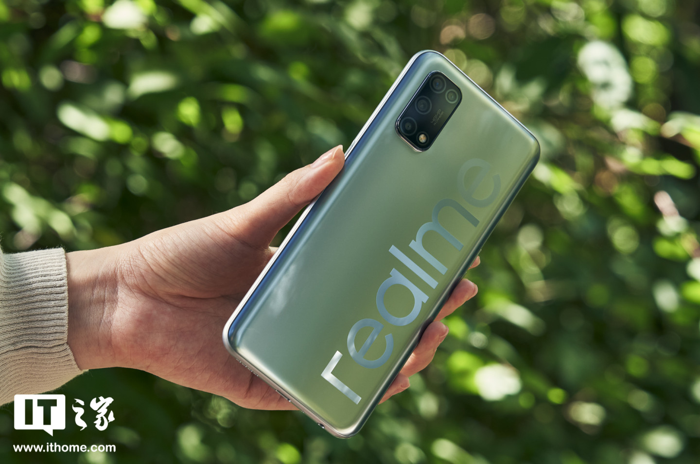 【it之家开箱】realme真我v5手机开箱图赏