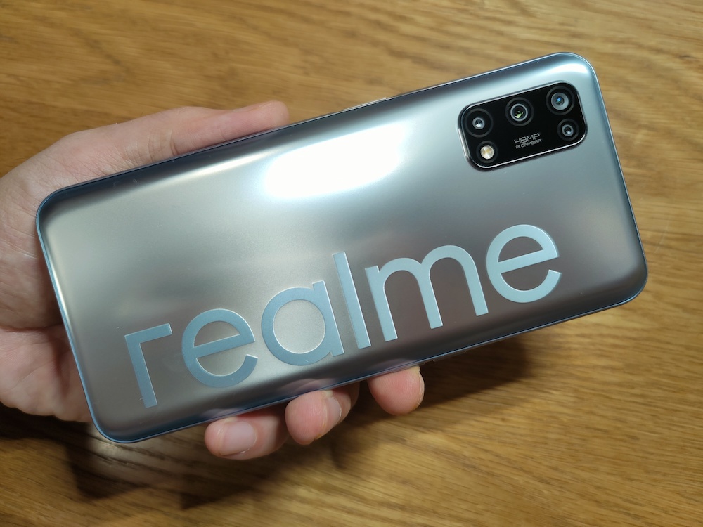realme 真我 v5,年轻时尚的 5g 潮玩前后五摄新机