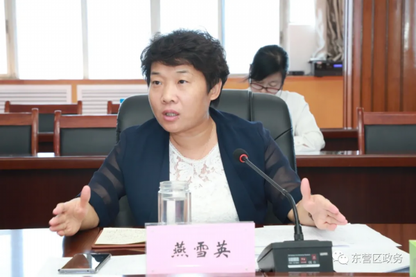 燕雪英到"三供一业"维修改造指挥部现场办公