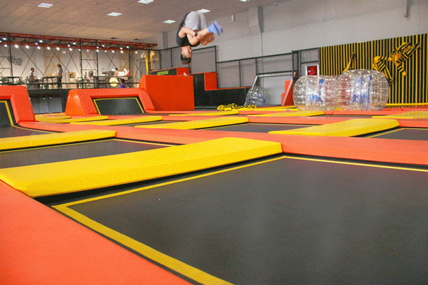 n种刺激玩法让你根本不想回家…|抖音|蹦床|固原_新浪新闻