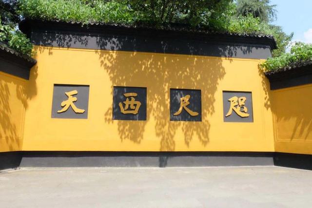 灵隐寺一副经典对联通俗易懂已有1700年历史为无数人指路