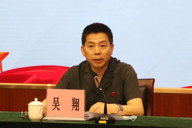 吴翔在通报中指出,近年来,广州法院深入贯彻落实中共中央,最高人民