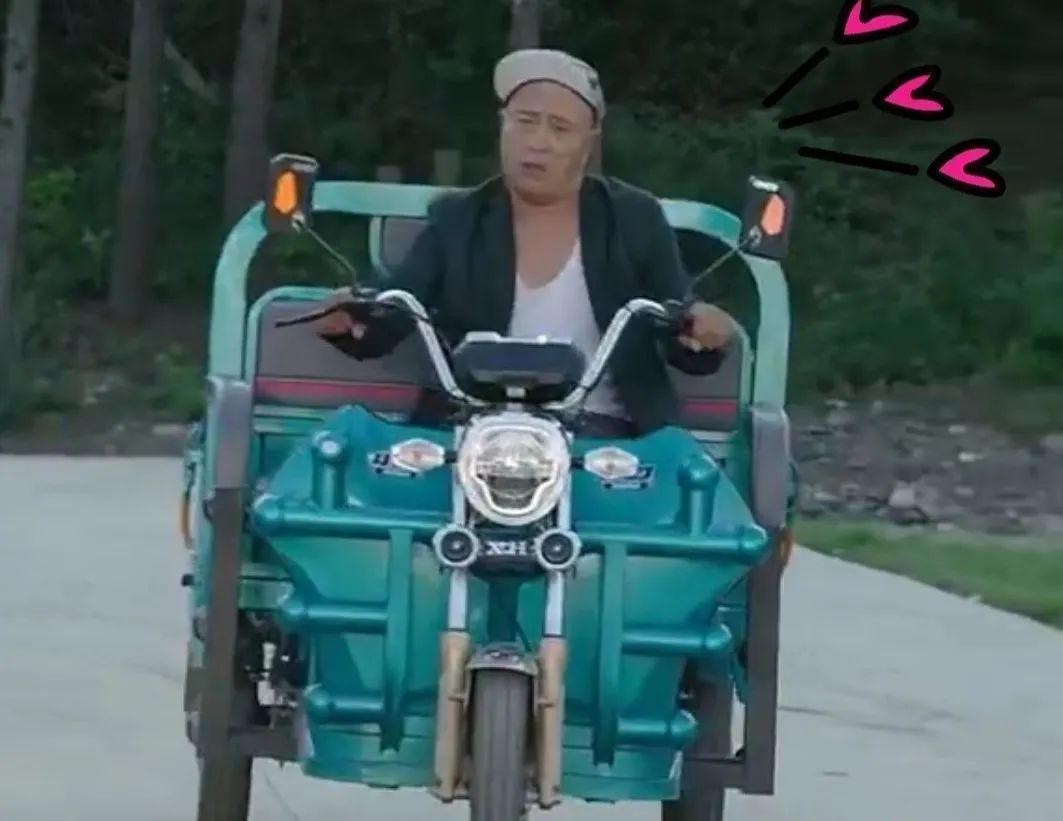 今天阿特那边还扒了赵四草粉的事儿,大家快去看!