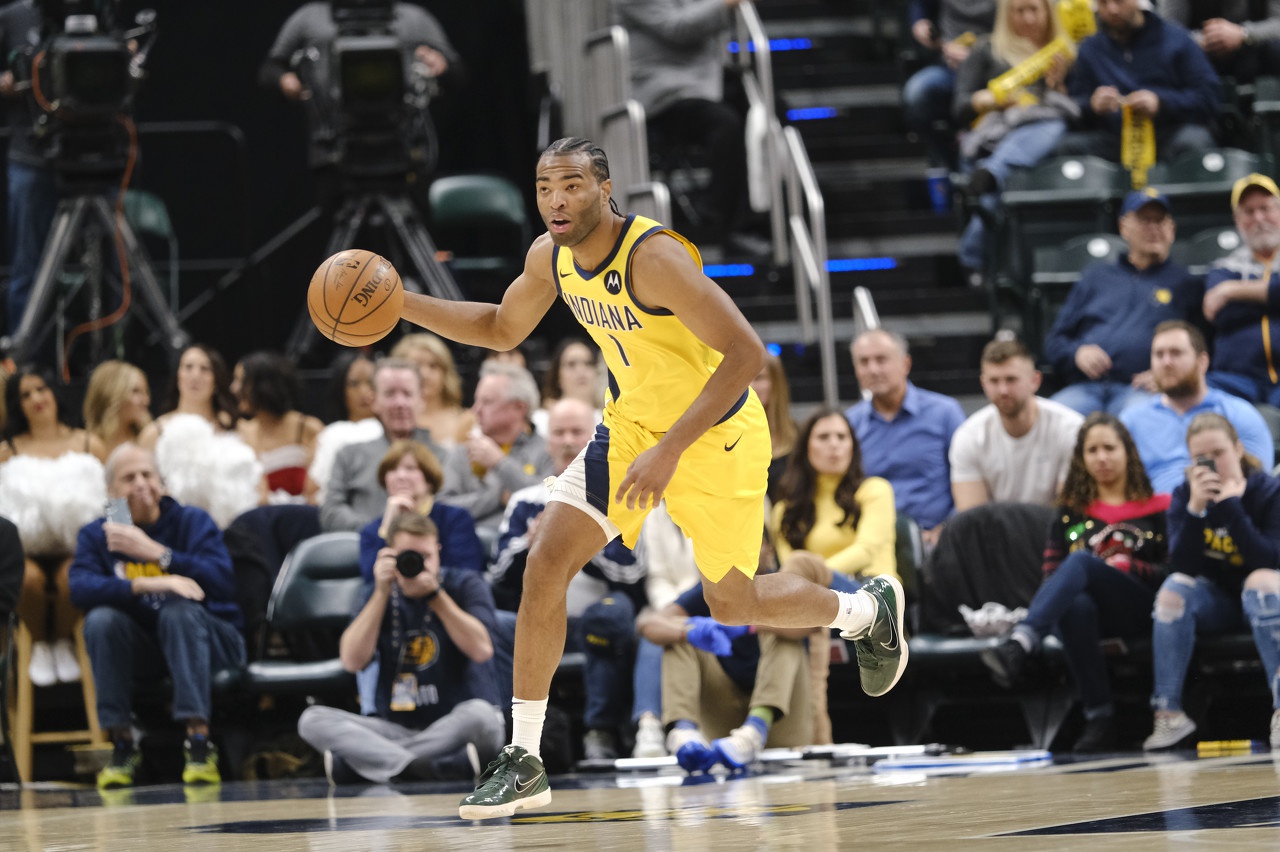 沃伦34 11 4 3 4且零失误 35年来首人|沃伦|步行者_新浪新闻