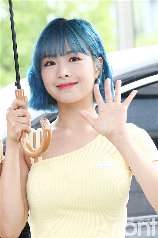 综艺节目《quiz上的偶像》上班路 lovelyz×april成员清新亮相