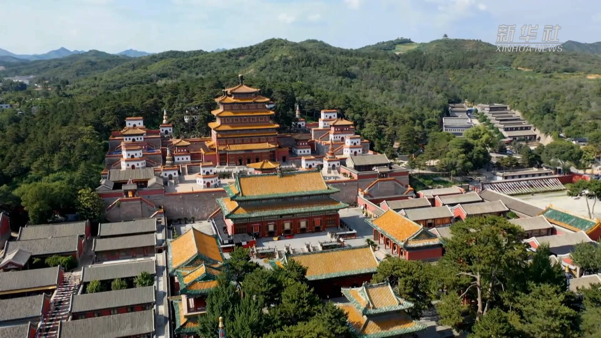 航拍承德普宁寺景区