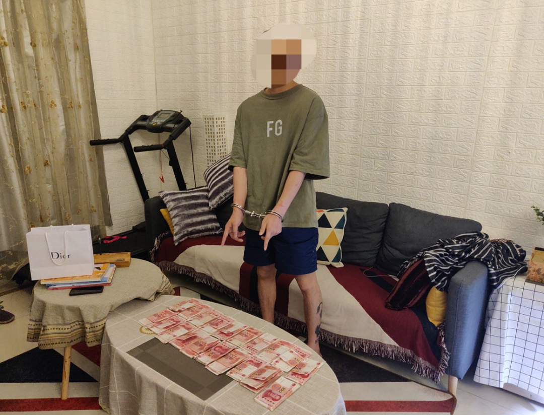 佛山一男子酒后拿出两捆钱"炫富",结果悲剧了