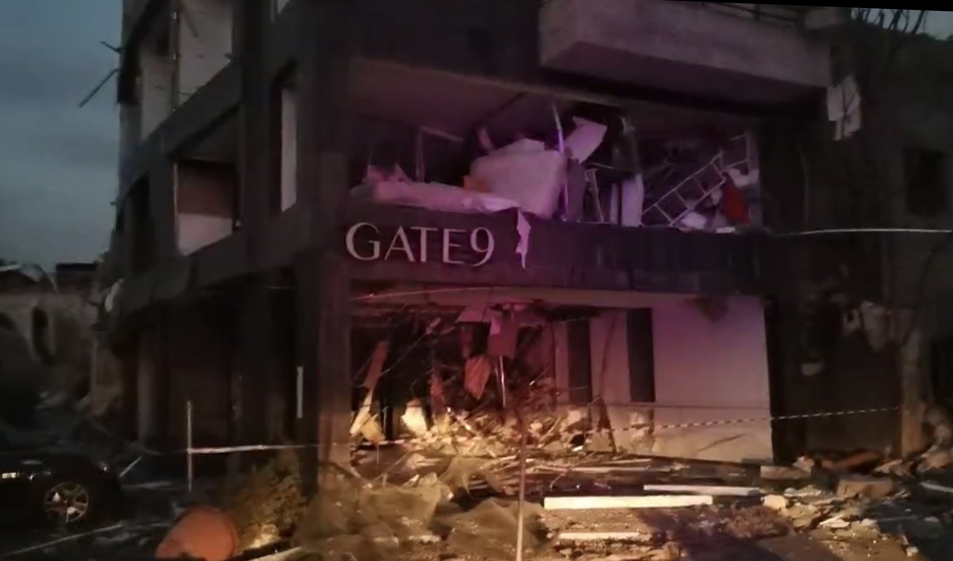 马超弈原来住过的旅店，已被炸得面目全非。受访者供图