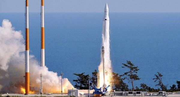  资料图片：韩国发射“罗老”运载火箭资料图。（韩国国防部官网）