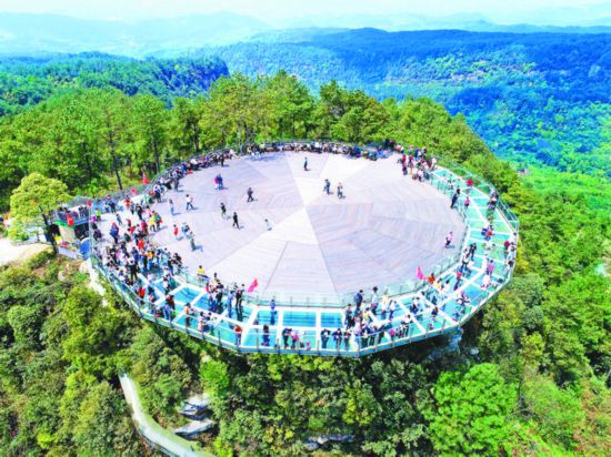 广安市邻水县五华山景区成为避暑好去处