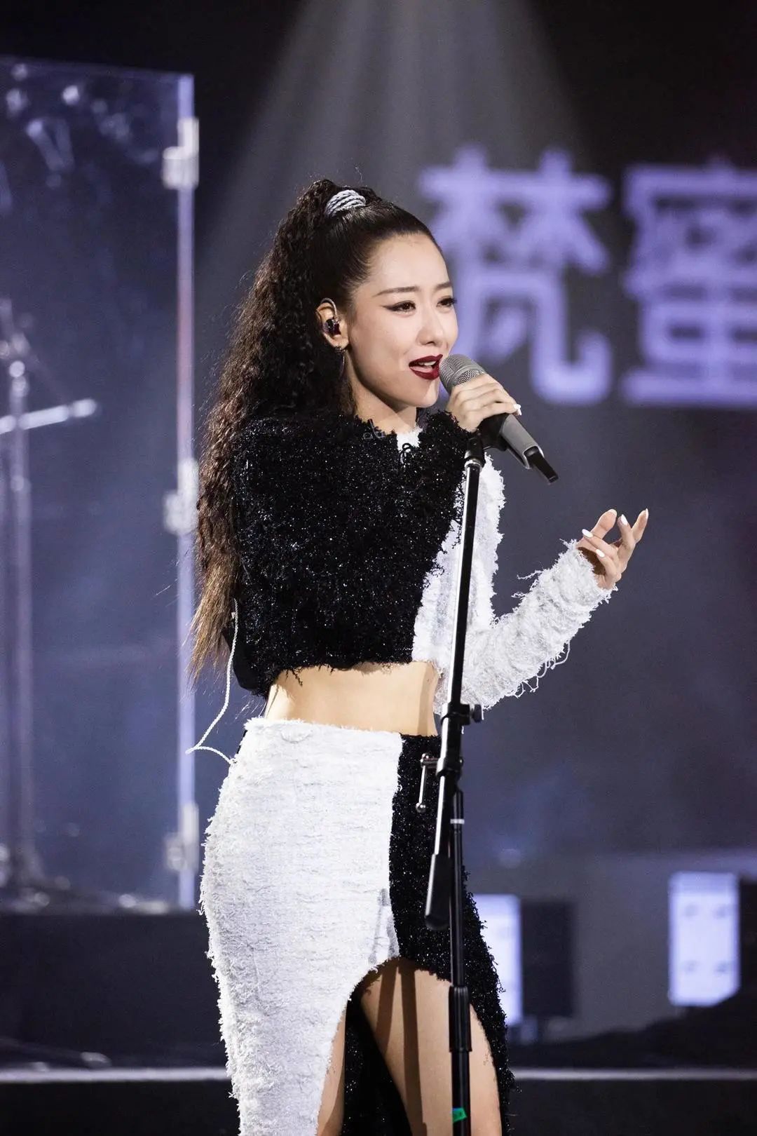 扎高马尾野性又霸气|乘风破浪的姐姐|白冰|马尾_新浪新闻