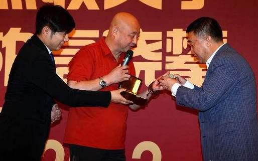 师胜杰只比陈寒柏大4岁,为什么可以收他当干儿子