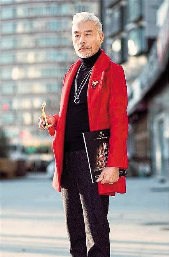 时尚老人成网红: 八旬奶奶拍艺术照 最帅大爷走t台