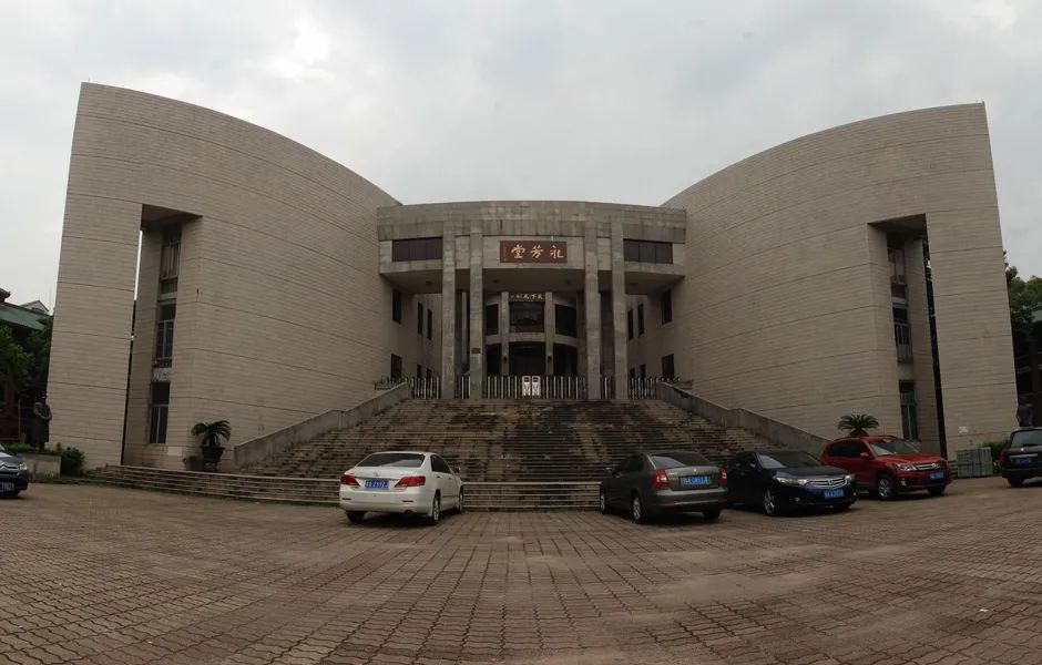 半夜女鬼哭嚎,十八铜人守灵,中山大学的永芳堂有多可怕?