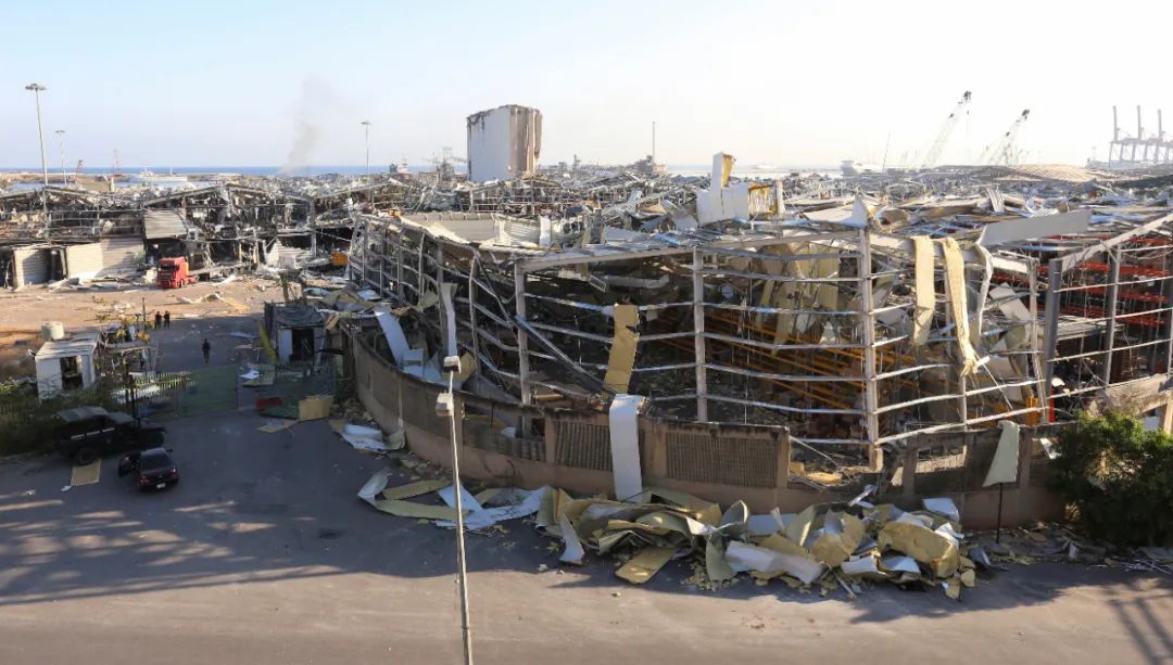 △当地时间8月6日，黎巴嫩贝鲁特港口爆炸后的废墟。