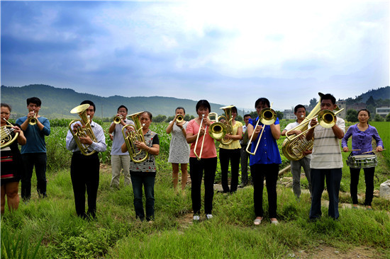 隆回这群庄稼汉"组团出道":曾将"村晚"搬上央视舞台,退伍老兵组建村中