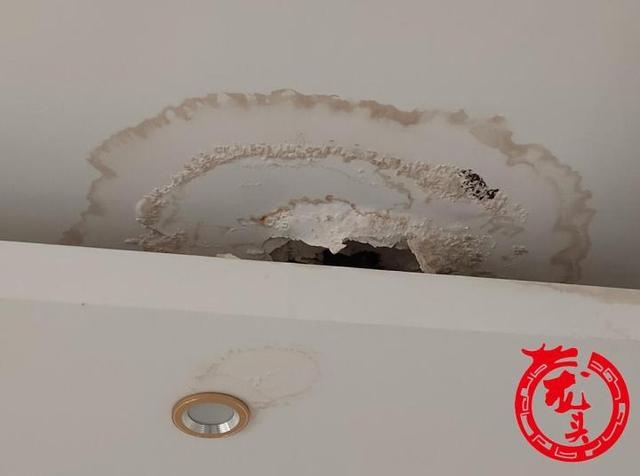 关注漏雨房|通顺小区4号楼顶层连续三年漏雨 棚顶被水泡烂