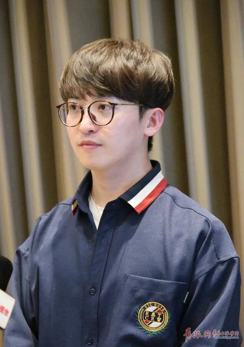 导演姚译添.记者 王雷摄