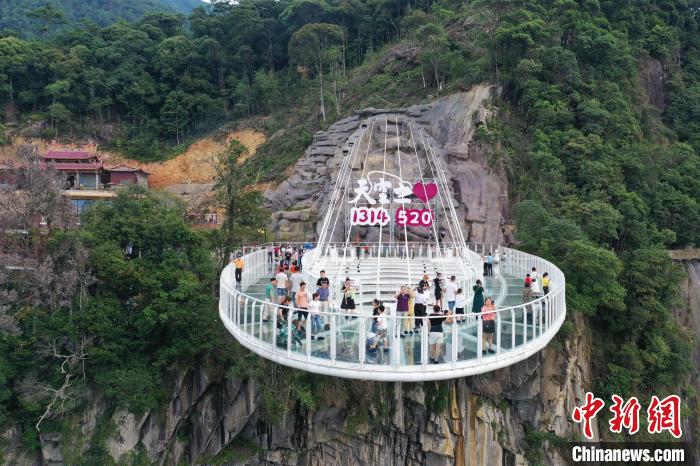 德化石牛山天空之心图片