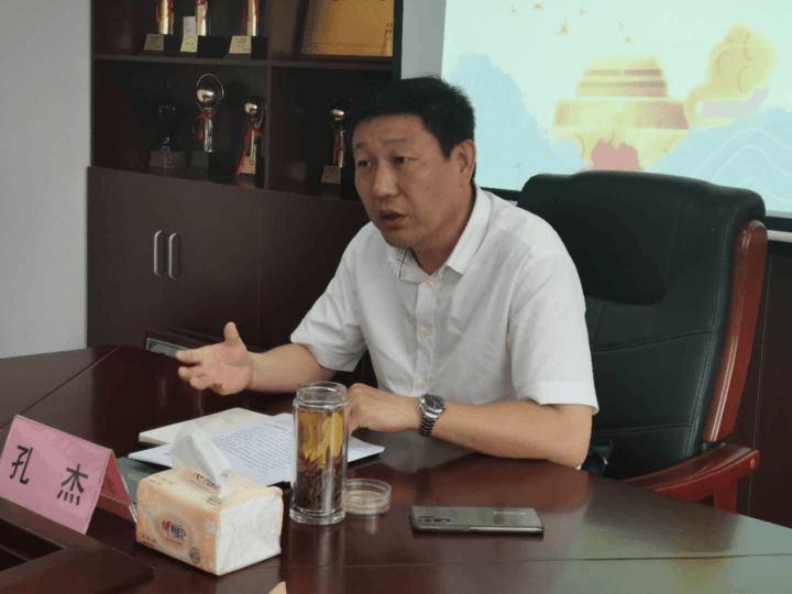 济南市体育局局长孔杰为皇亭竞技体校党员干部讲党课