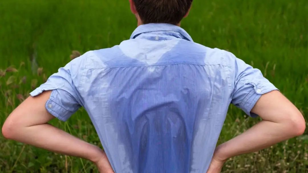 t恤中的"华为",国产大牌用石墨烯做吸汗衣,穿上立降4℃|石墨烯|衣服