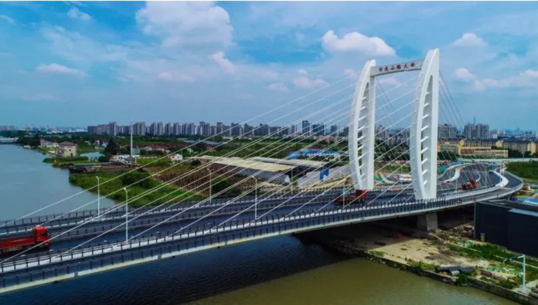 交通宝山帆船大桥开铺沥青明年可具备通车条件