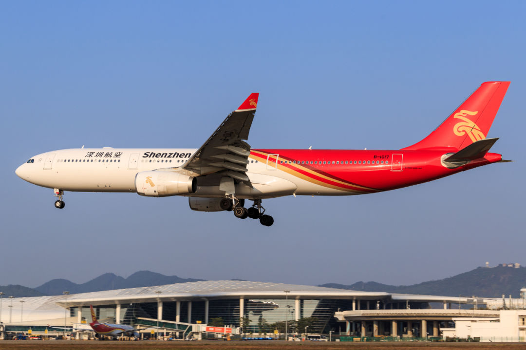 深圳航空一客机紧急返航