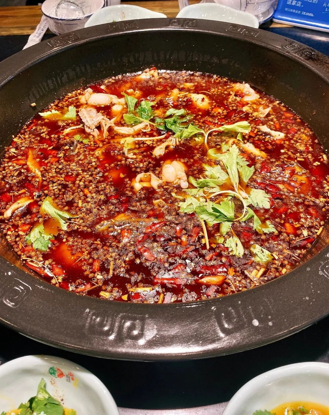 鱼肉鲜美,独具诱惑   红红火火的麻辣鱼锅   完全是视觉上的冲