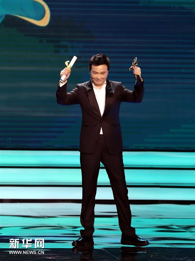 电视剧《小欢喜》导演汪俊摘得最佳导演奖。 新华社记者 刘颖 摄